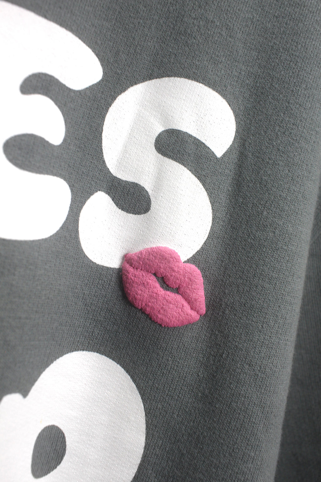 CUDDLES OVER KISSES OVERSIZED TEE