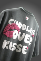 CUDDLES OVER KISSES OVERSIZED TEE